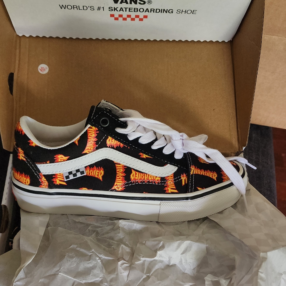 Vans THRASHER, Black and White Skateboarding Shoes- MENS Size 5